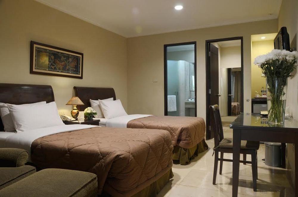 Capital O 534 Sriwijaya Hotel Jakarta Exterior photo