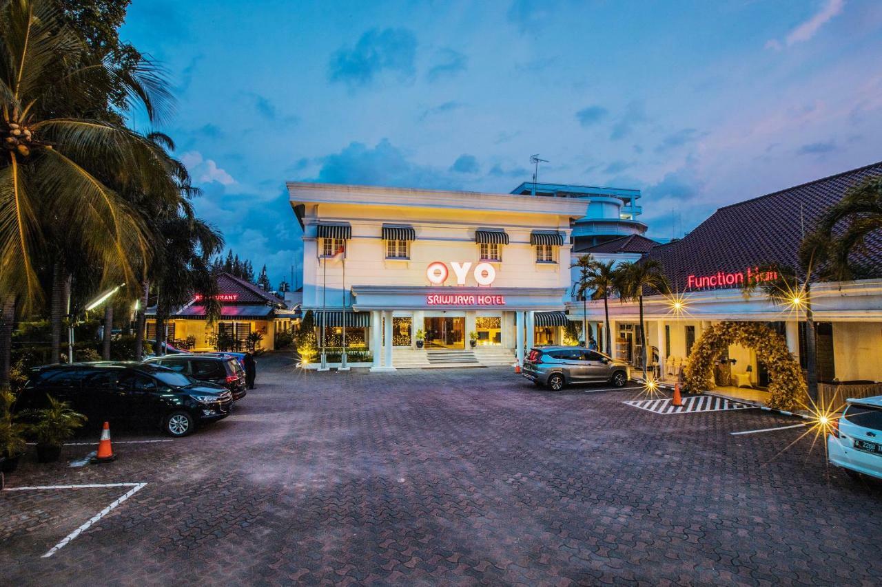 Capital O 534 Sriwijaya Hotel Jakarta Exterior photo